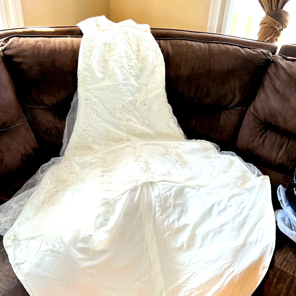 Wedding dress || Never worn